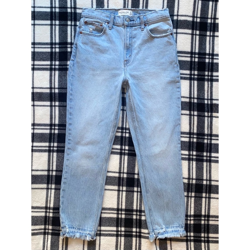 Abercrombie & Fitch High Rise Mom Jean